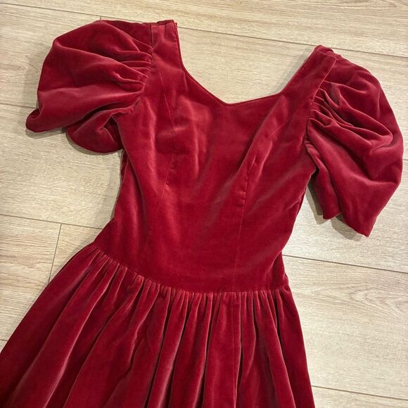 Laura Ashley Dresses & Skirts - NWT Laura Ashley Women’s Vintage 80s Red Velvet Puff Sleeve Midi Dress Size 6